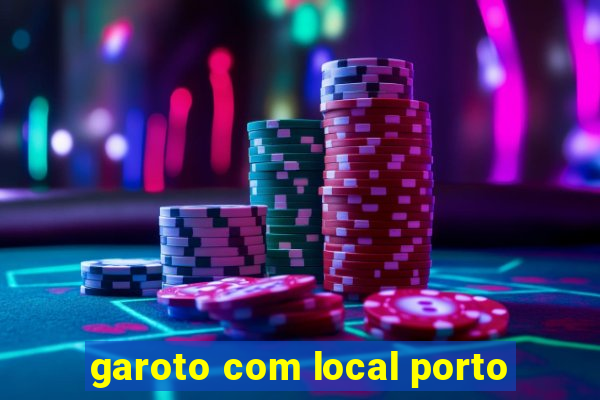 garoto com local porto